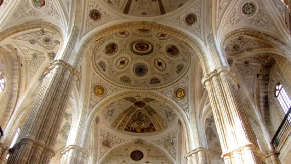 Bóvedas barrocas en la Iglesia de Santiago de Medina de Rioseco